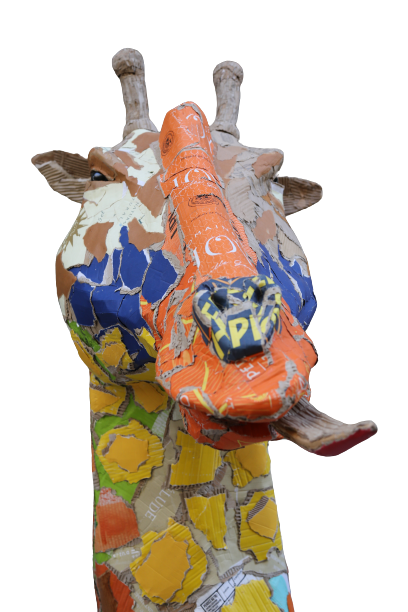 GIRAFE œuvre de Joanathan BESSACI - sculpture en carton recyclé