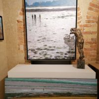 J. Mackeown - La plage, marée basse, le départ - 116x89cm (ENCADRE) – Image 2