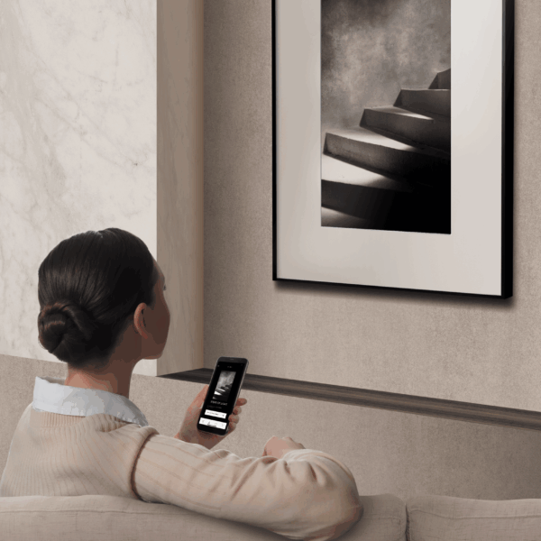 IONNYK_IONNYK Agency Studio_format Linn IONNYK Le premier cadre d’art connecté qui révolutionne le monde du design et de l’art photographique.