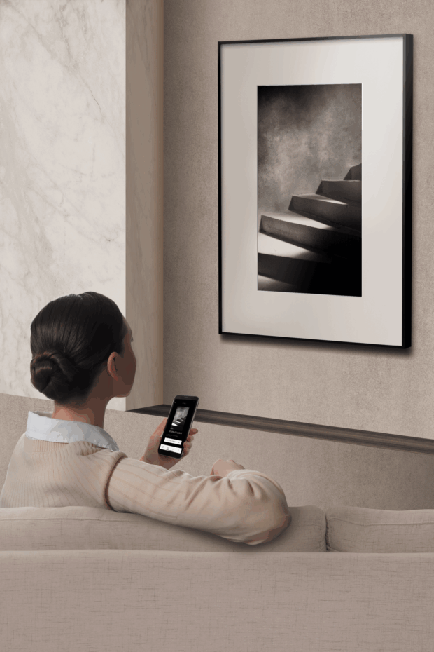 IONNYK Le premier cadre d’art connecté qui révolutionne le monde du design et de l’art photographique.