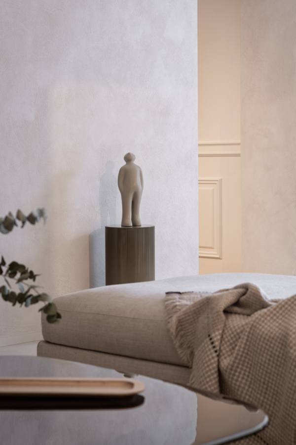 The visitor, sculpture en terre cuite de l'artiste Belge Guildo Deleu